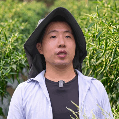 Scott Teh, Commercial Chilli Grower & QarboGrow User Testimonial profile photo of Mr. Scott Teh, a commercial chilli grower from Elsion Bioseeds, who uses QarboGrow nanotechnology to maintain consistent crop yields and boost plant resilience in unpredictable climates.